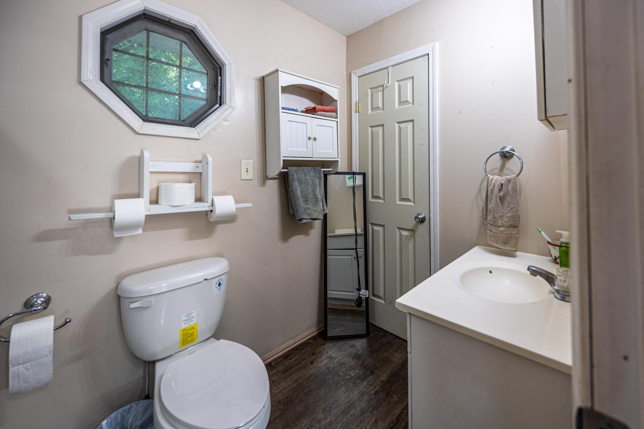 4th bedroom full bath