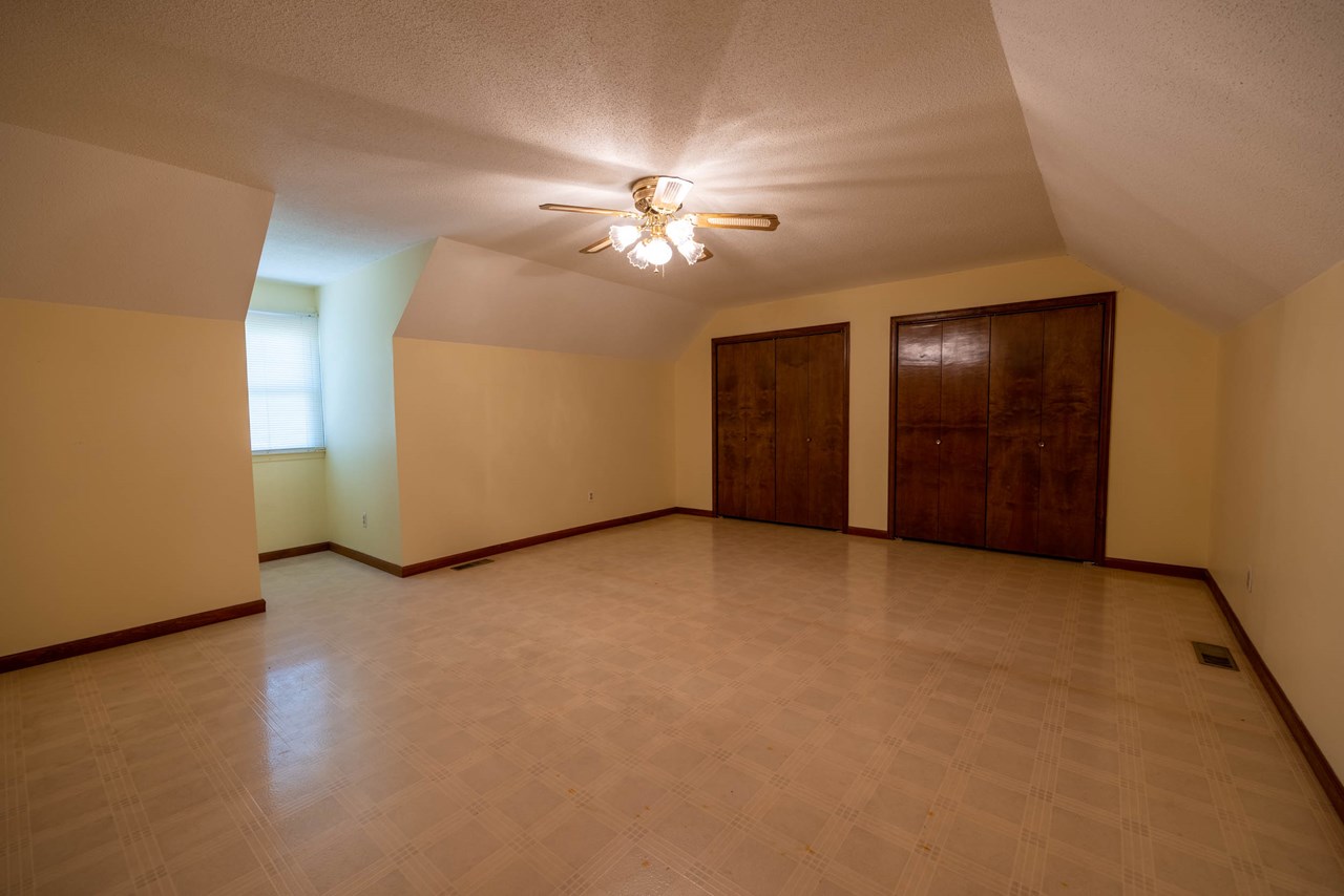 bedroom 4 upper level