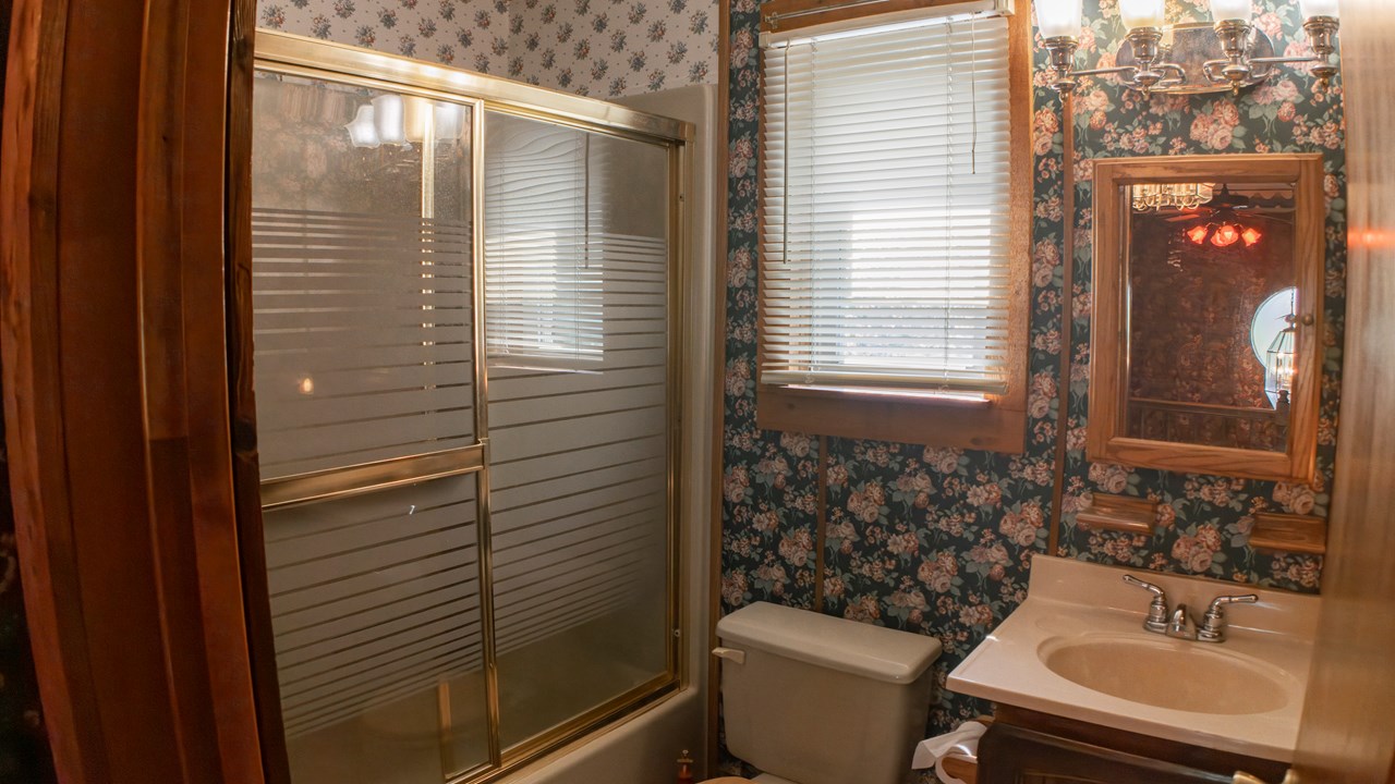 full bath upper level